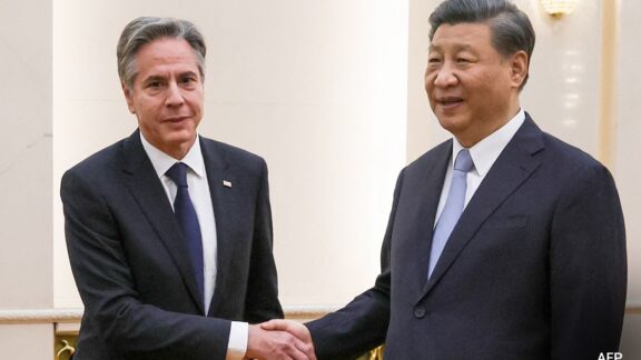 Antony Blinken mantiene reuniones bilaterales con altos funcionarios chinos 8u9kalqg_antony-blinken-xi-jinping-afp_625x300_19_June_23