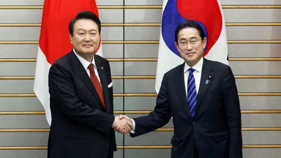 230316092535-japan-south-korea-leaders-031623