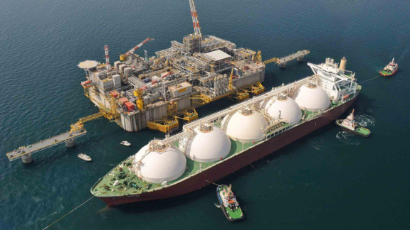 Qatar firma un acuerdo millonario con una estatal china para la venta de gas natural licuado Qatar