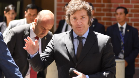 Después de 12 años, la Argentina logra superávit financiero milei