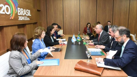 Mondino sostuvo reuniones clave con Brasil, Singapur y la Unión Europea en Río de Janeiro reunion_de_trabajo_entre_argentina_y_brasil_encabezada_por_los_cancilleres
