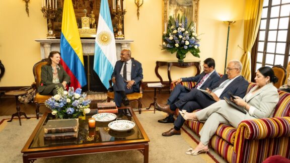 Mondino sostuvo una reunión con el canciller colombiano y dieron por superado el conflicto diplomático 0000610305