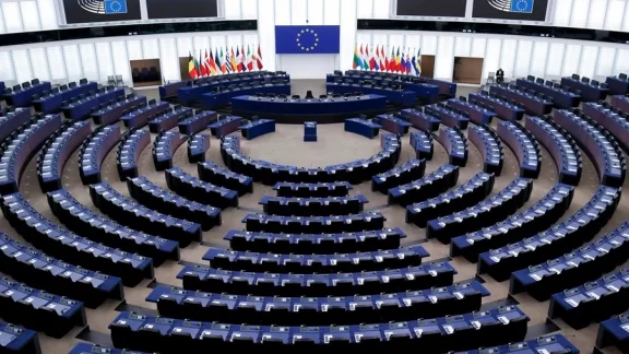 El Parlamento europeo votó a favor de construir muros fronterizos Image