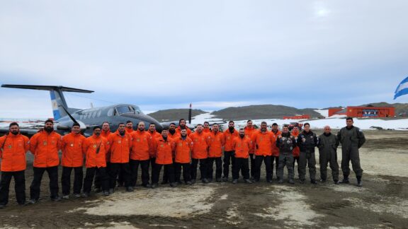 Por primera vez en 50 años la Armada Argentina operó con aviones en la Antártida Image