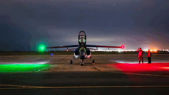 El IA-63 Pampa completa exitosamente pruebas de visión nocturna Image