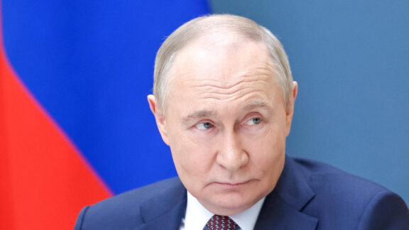Putin envía negociadores de "segundo nivel" al primer encuentro cara a cara entre Ucrania y Rusia desde 2022 Image
