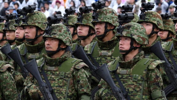 Japón solicita un presupuesto récord de USD 60.000 millones para defensa ante el creciente uso de drones Image
