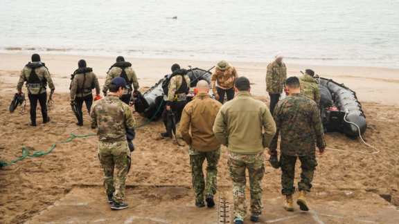 Se realizó un intercambio de expertos entre la Agrupación de Buzos Tácticos y el SEAL Team 18 en Mar del Plata